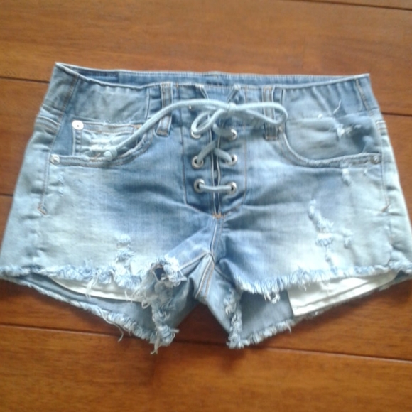 Short American Eagle femme 6 maman coupe vieilli bleu denim Short American Eagle femme 6 maman coupe vieilli bleu denim